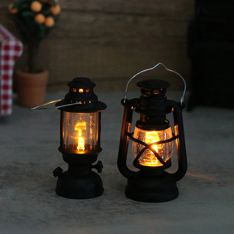 6cm Mini Led Retro Glowing Pony Lantern Simulation Cande Light Night Light Dollhouse Miniature Kerosene Lamp Home Decor Toy
